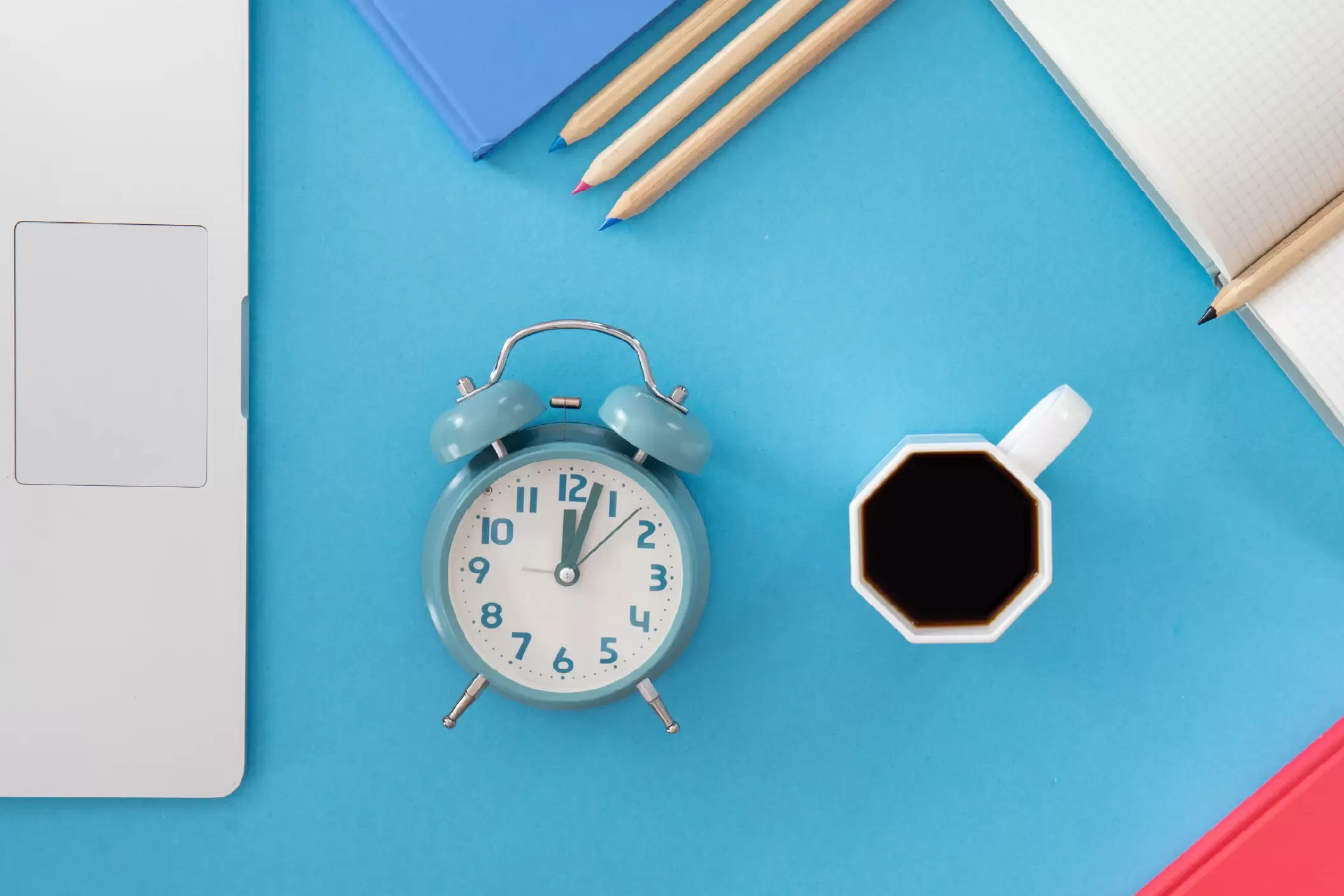 Del reloj checador a la experiencia digital del tiempo trabajado